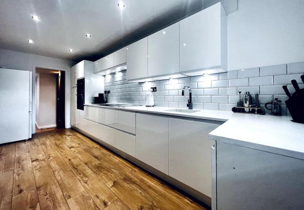 Вилла Entire Modern House In Tamworth - 2 Double Beds + Free Parking Экстерьер фото