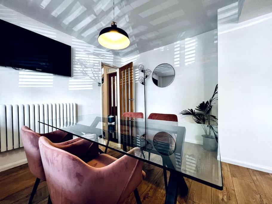Вилла Entire Modern House In Tamworth - 2 Double Beds + Free Parking Экстерьер фото
