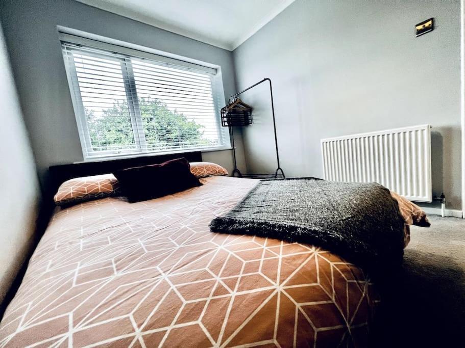 Вилла Entire Modern House In Tamworth - 2 Double Beds + Free Parking Экстерьер фото