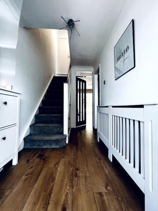 Вилла Entire Modern House In Tamworth - 2 Double Beds + Free Parking Экстерьер фото